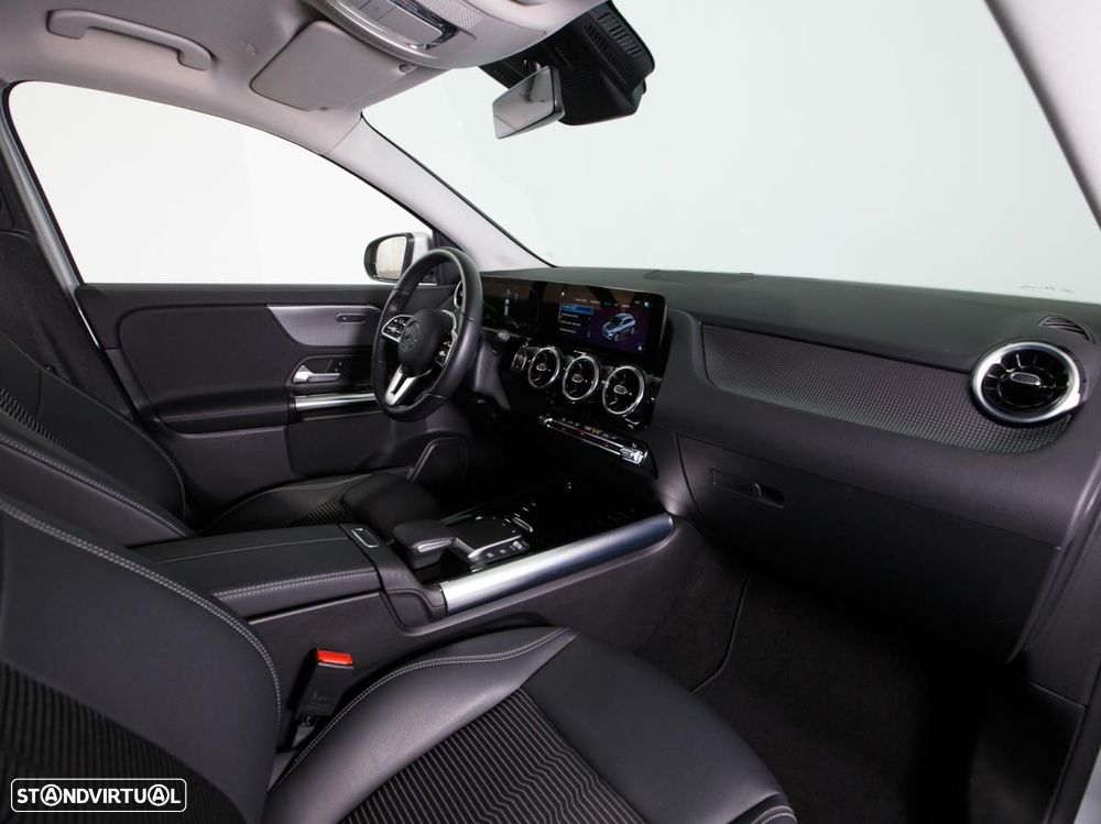 Mercedes-Benz GLA 180 7G-DCT Progressive - 11