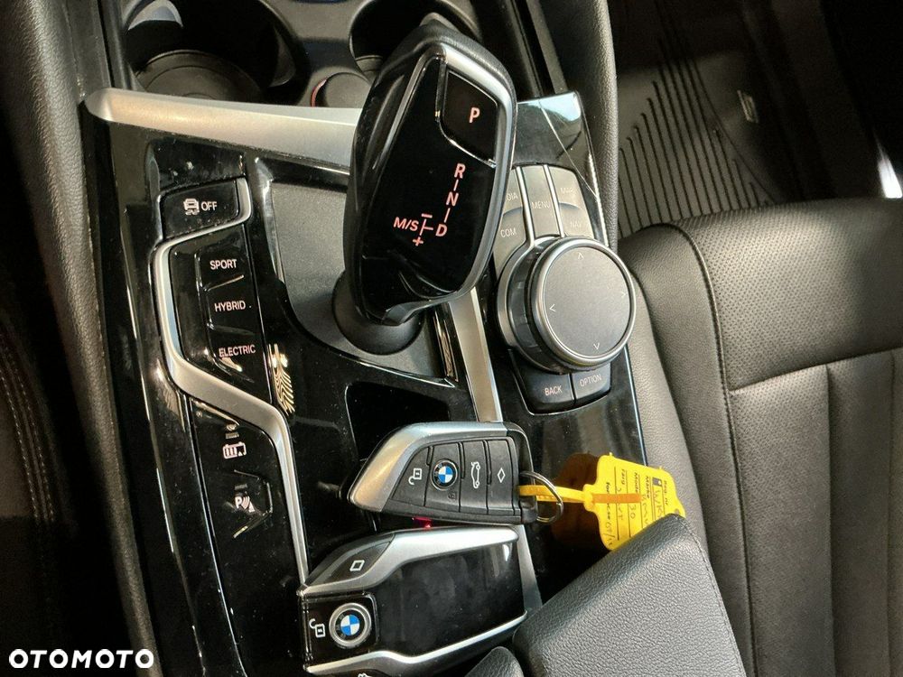 BMW Seria 5 530e Luxury Line - 13