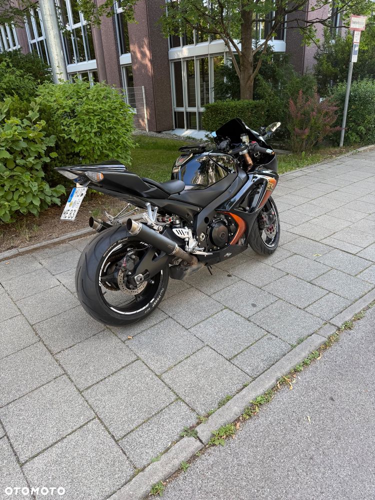 Suzuki GSX-R - 4