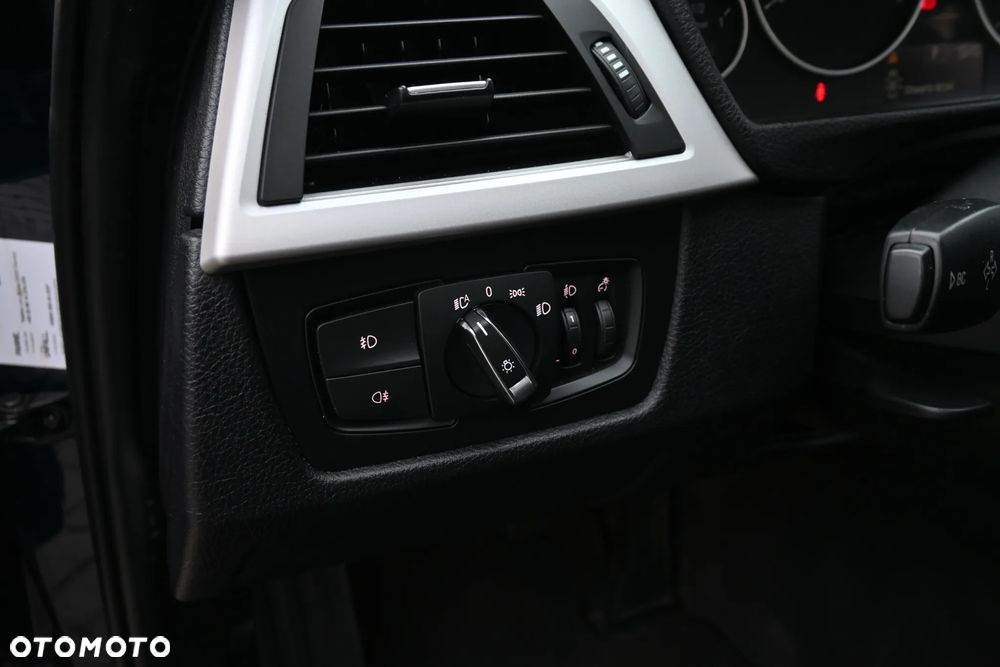 BMW Seria 3 320d DPF Edition Sport - 36