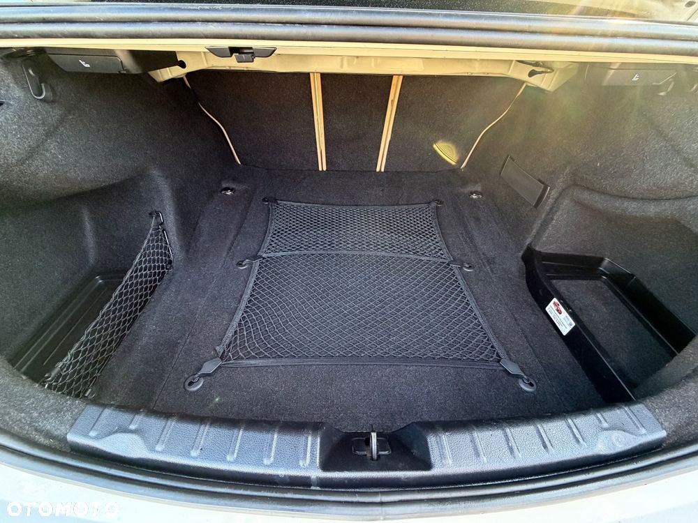 BMW Seria 3 328i xDrive Luxury Line - 9