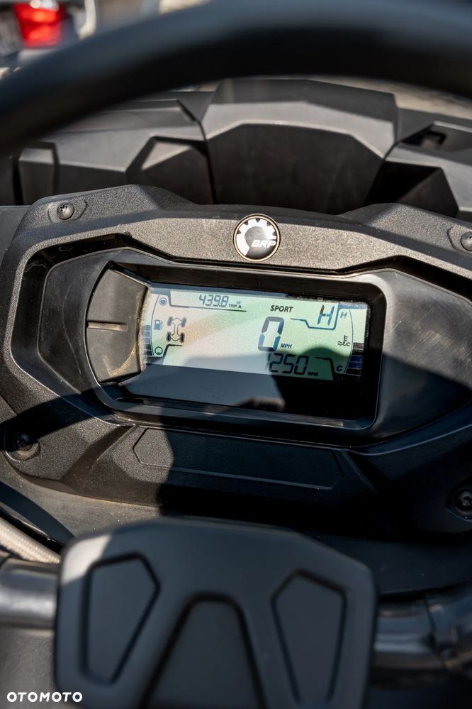 Can-Am Outlander - 33