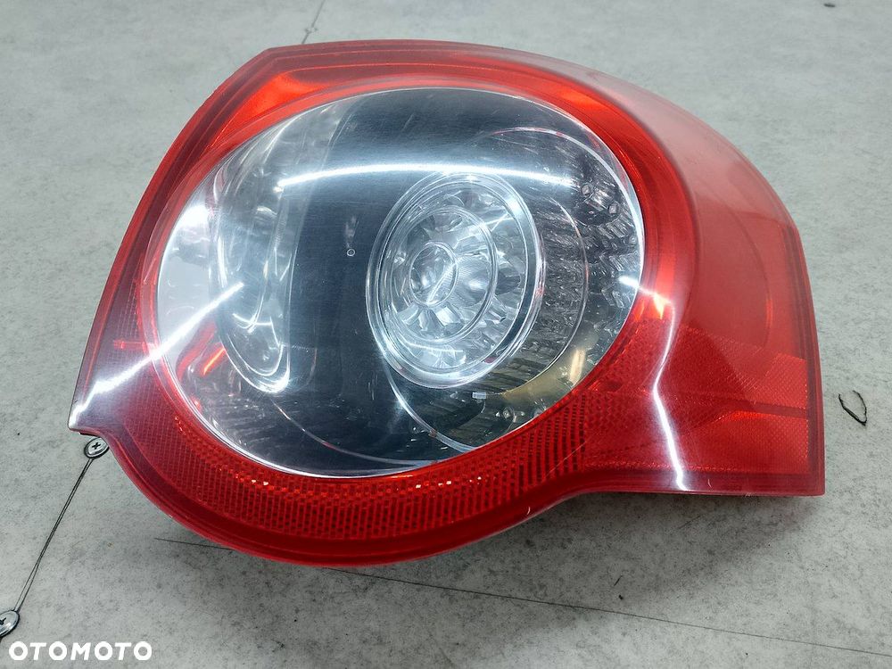 LAMPA TYLNA PRAWA VW PASSAT B6 3C9945096N KOMBI - 2