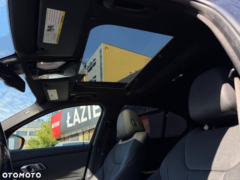 BMW Seria 3 330i M Sport - 16