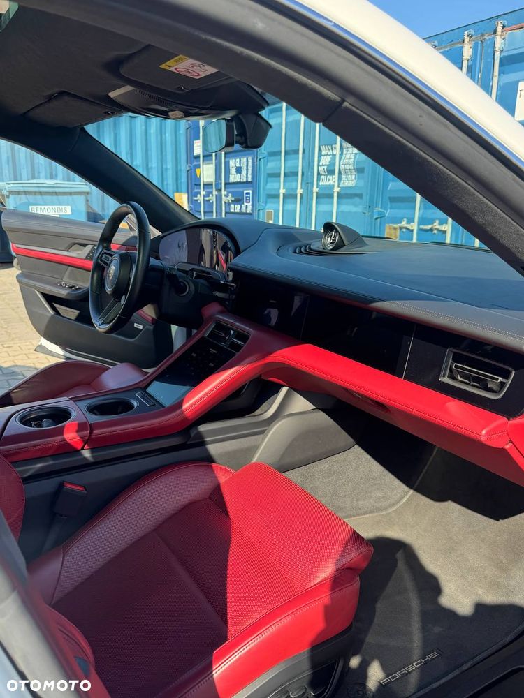 Porsche Taycan GTS - 13