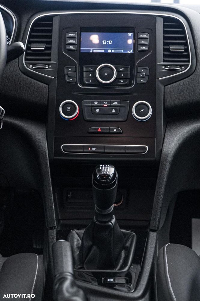 Renault Megane TCe 140 GPF ZEN - 4