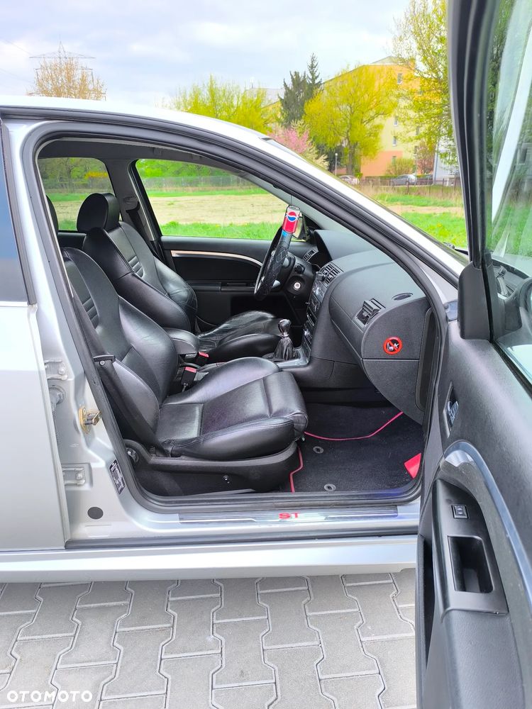 Ford Mondeo 3.0 V6 ST 220 - 12