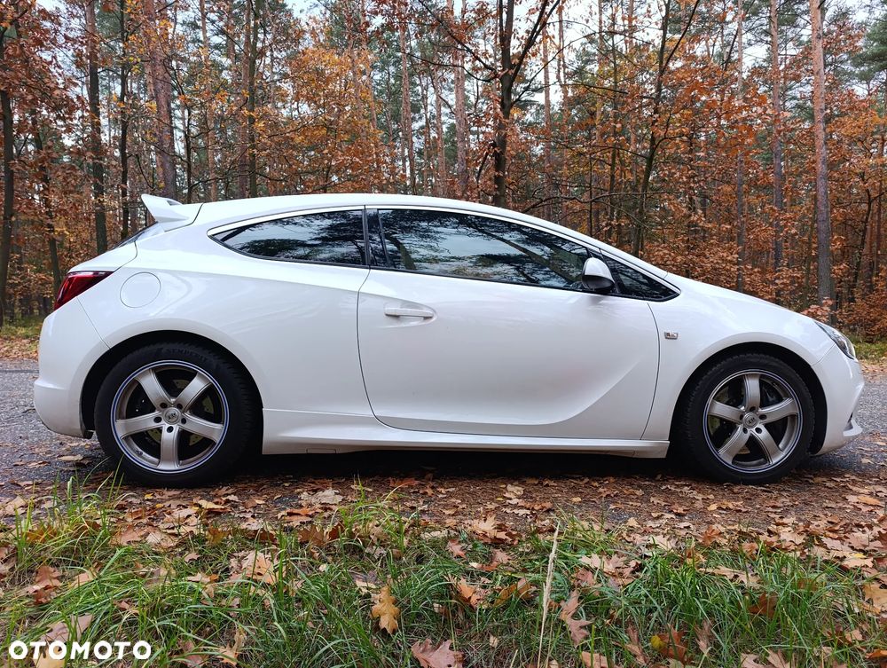 Opel Astra IV GTC OPC - 13