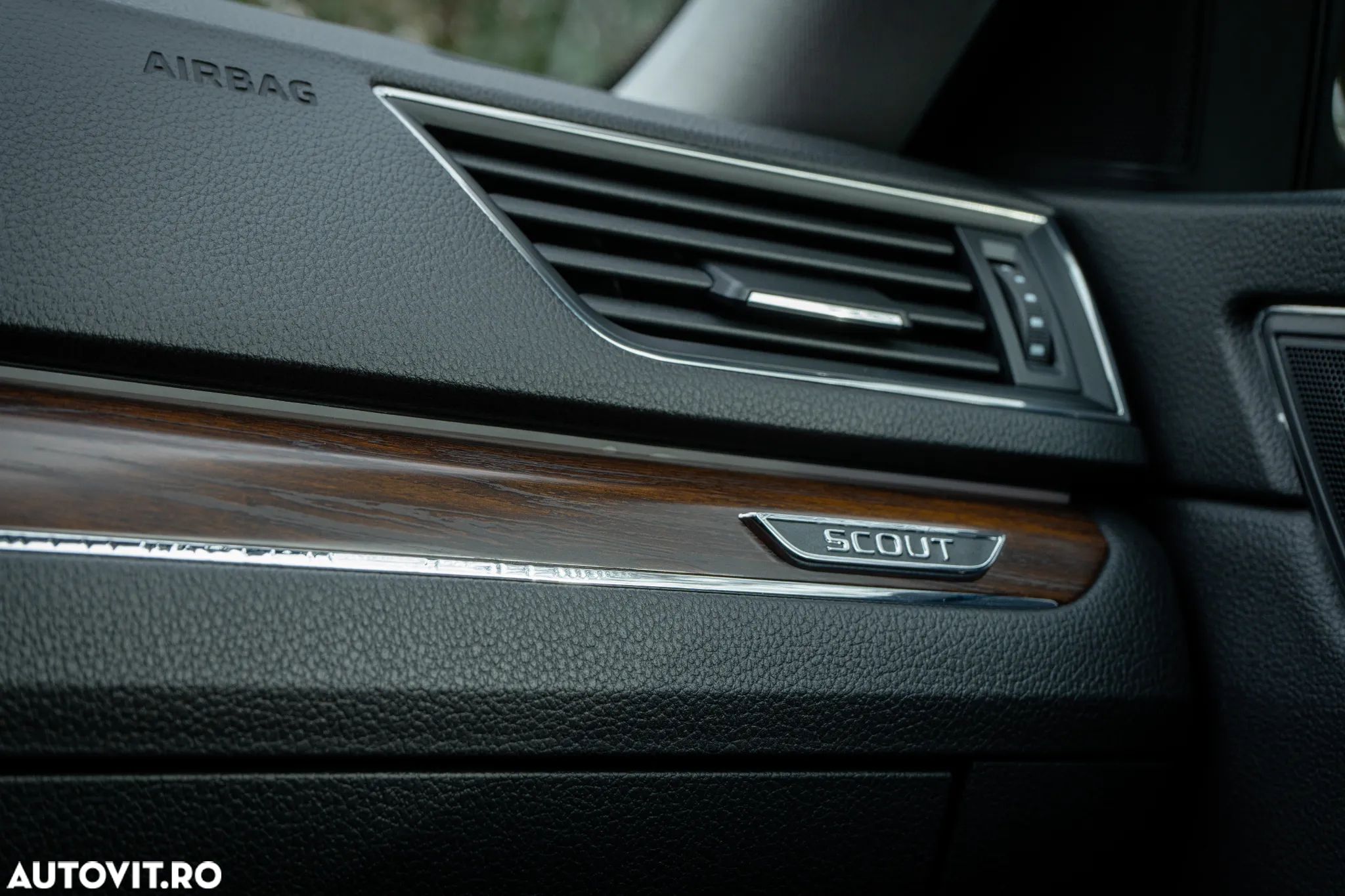 Skoda Superb Combi 2.0 TDI 4X4 DSG Scout - 32