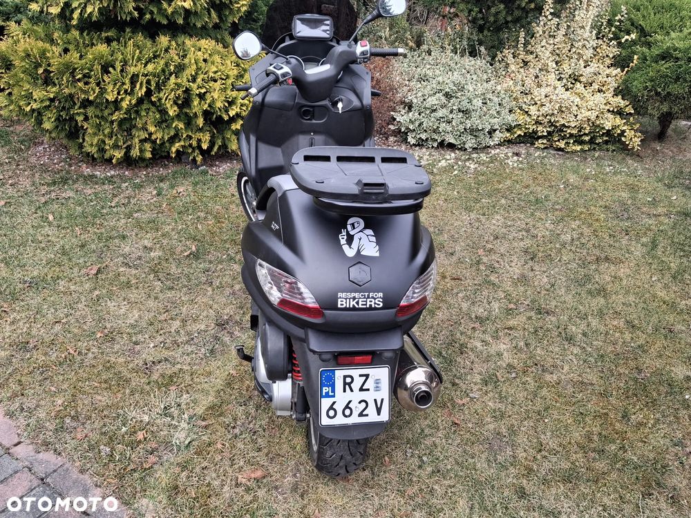 Piaggio MP-3 - 10