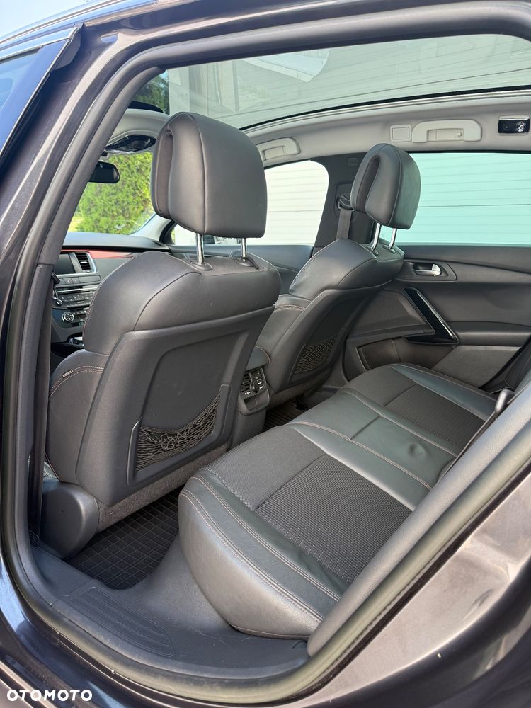 Peugeot 508 RXH Hybrid4 - 13