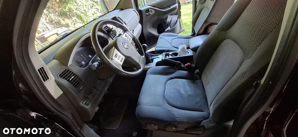 Nissan Pathfinder - 25