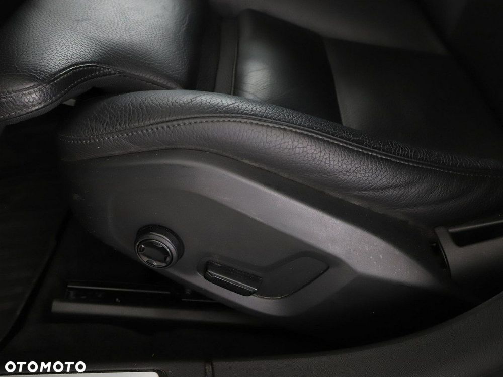 Volvo V90 T8 Twin Engine AWD Momentum - 37