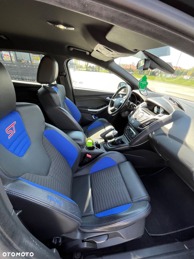 Ford Focus 2.0 EcoBoost ST - 10