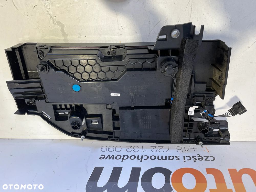 LAND ROVER DEFENDER L663 21r. Lampa prawy tył L8B2-13404-A - 2