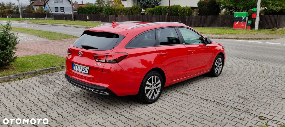 Hyundai i30 Fastback 1.6 CRDI Premium DCT - 4