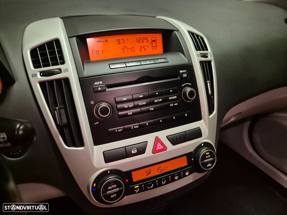 Kia Ceed SW 1.6 CRDi LX - 21