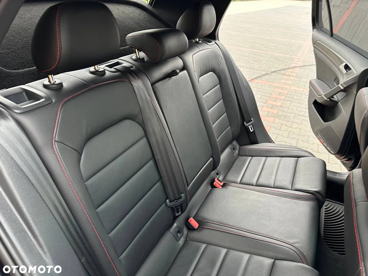 Volkswagen Golf - 25