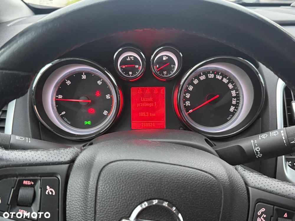 Opel Astra 2.0 CDTI Cosmo - 28