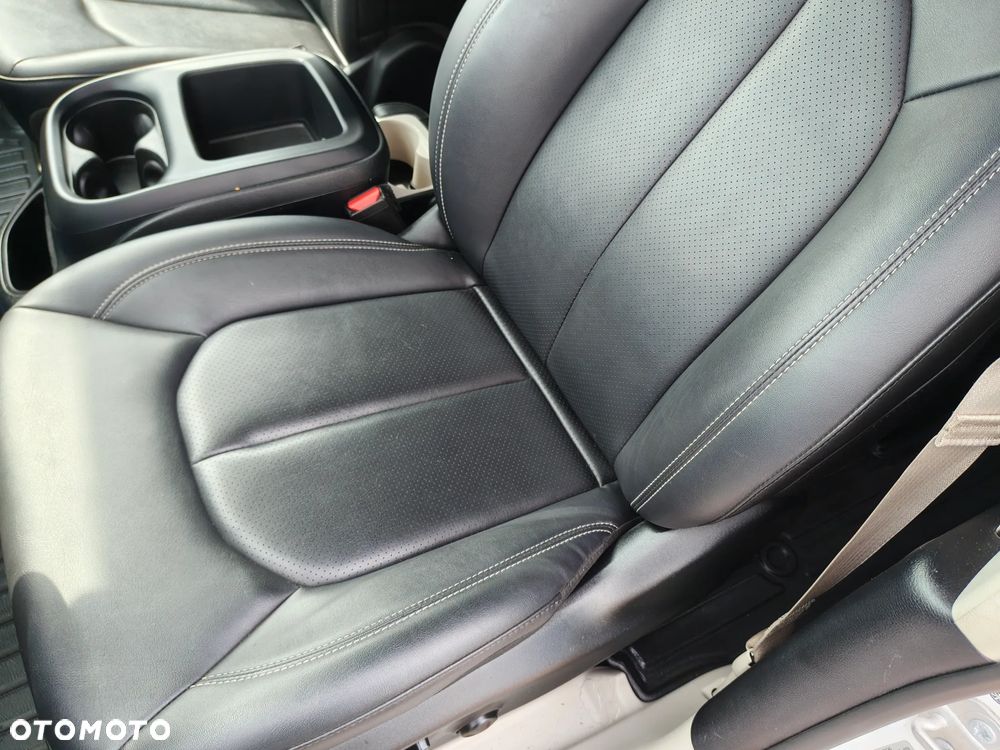 Chrysler Pacifica - 11