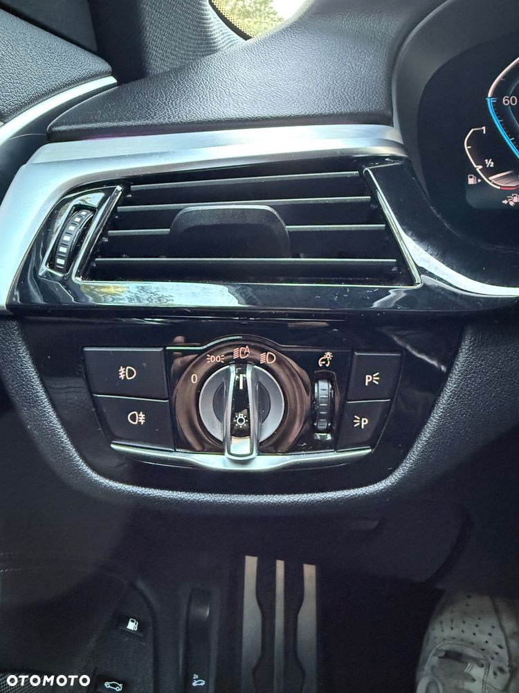 BMW Seria 5 530e iPerformance M Sport sport - 19