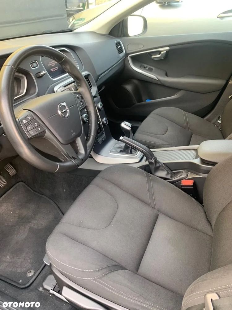 Volvo V40 D2 Drive-E Momentum - 4