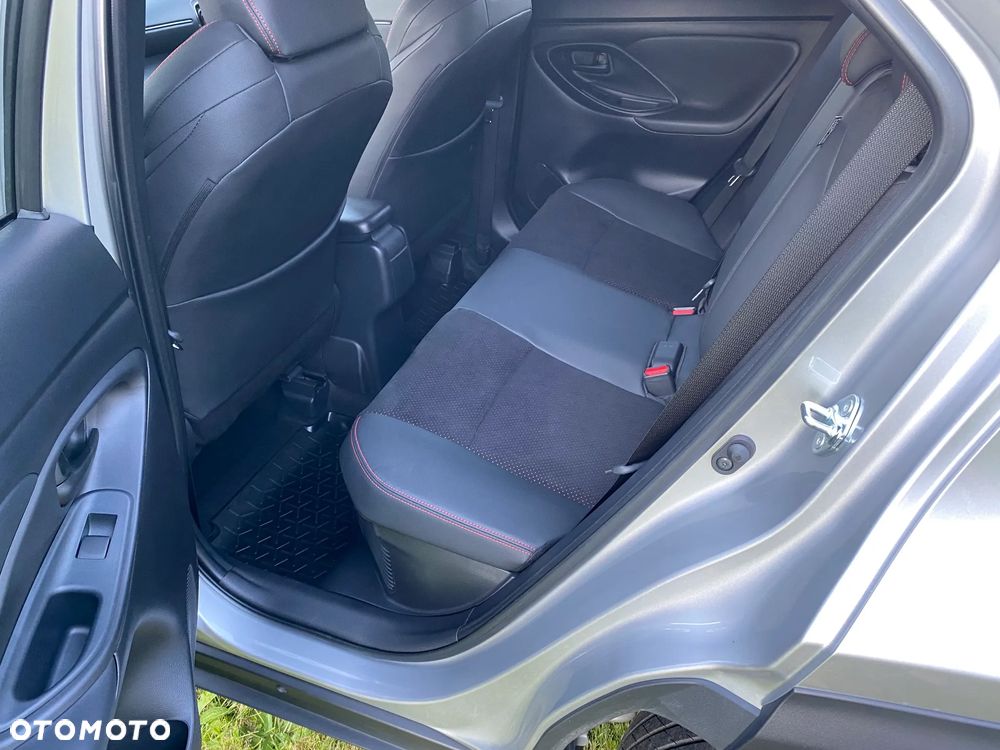 Toyota Yaris - 10