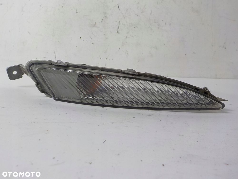 OPEL ASTRA J LIFT KIERUNKOWSKAZ PRAWY PRZÓD PRZEDNI 13367143 - 1