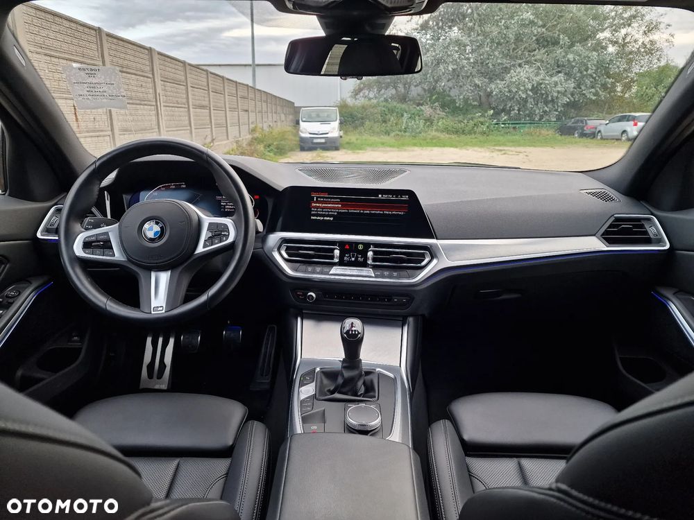 BMW Seria 3 318i M Sport - 14