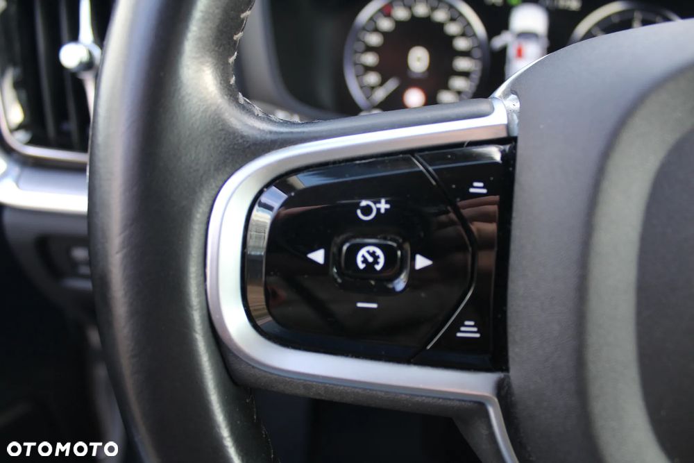 Volvo V60 Cross Country D4 AWD Geartronic - 32