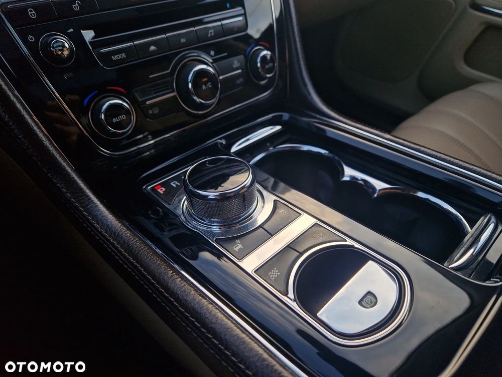Jaguar XJ 3.0 V6 Kompressor Langversion Premium Luxury - 23