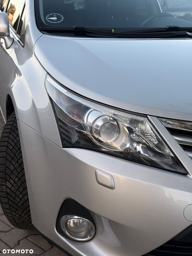 Toyota Avensis 1.8 Sol plus NAVI - 17