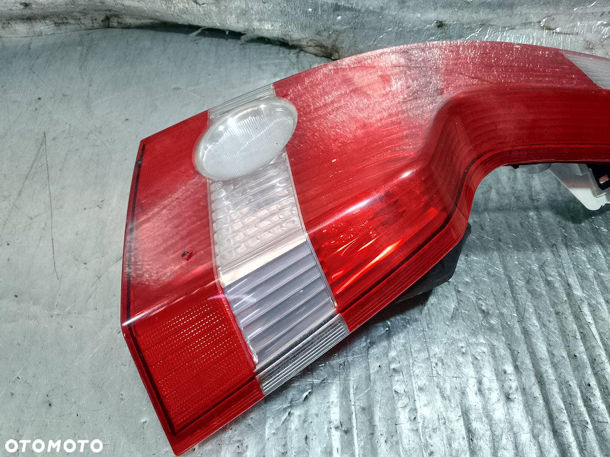 LAMPA TYLNA PRAWA VOLVO V50 30678748 KOMBI - 6