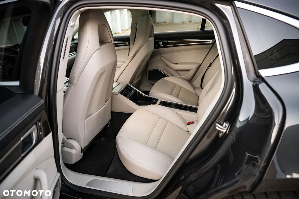 Porsche Panamera - 19
