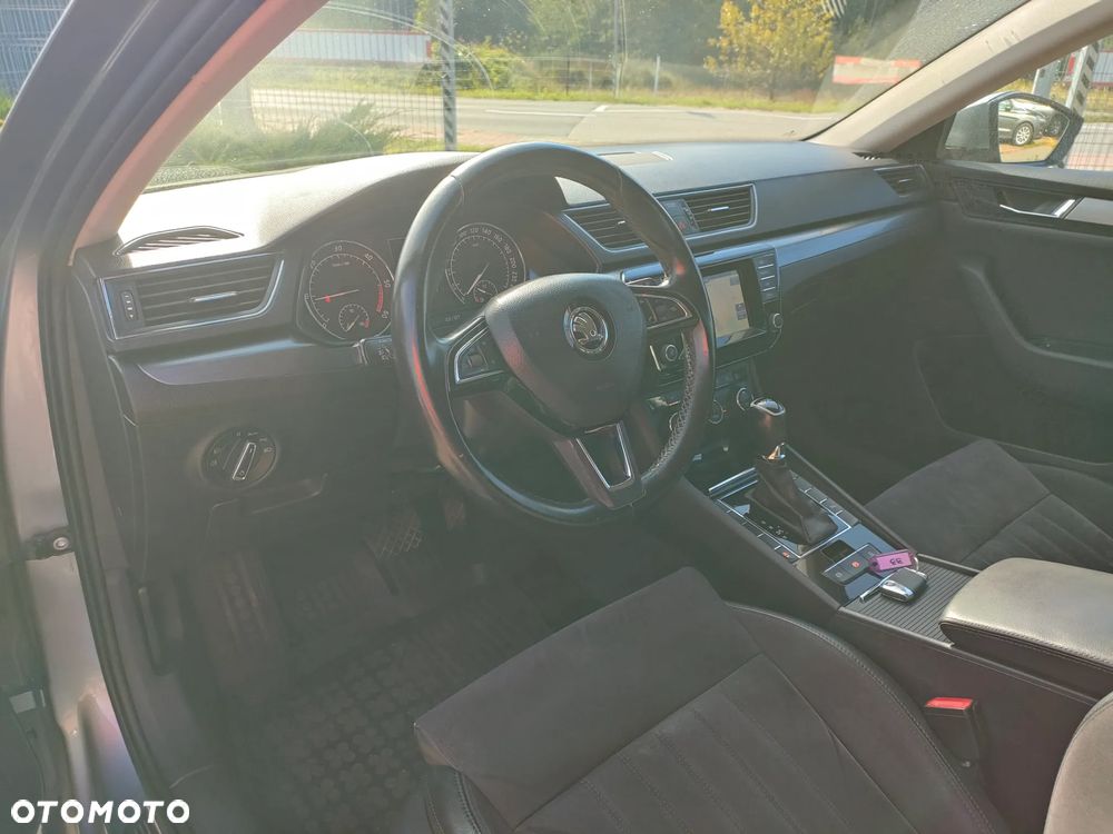 Skoda Superb 2.0 TDI DSG Premium Edition - 21