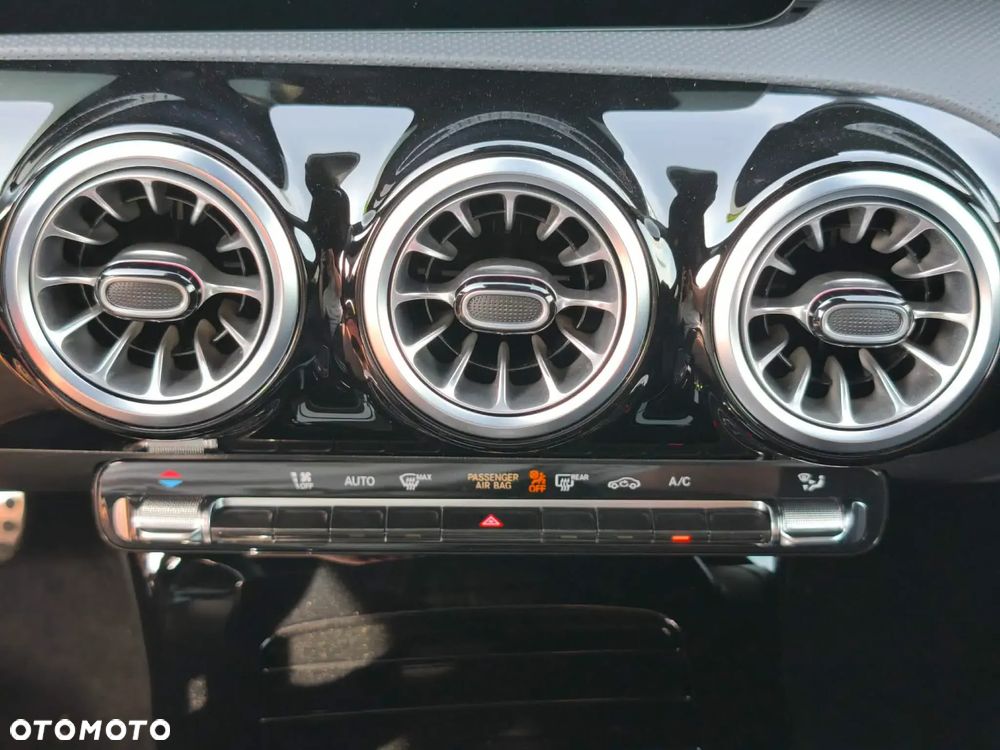 Mercedes-Benz CLA 200 d 8G-DCT AMG Line - 24