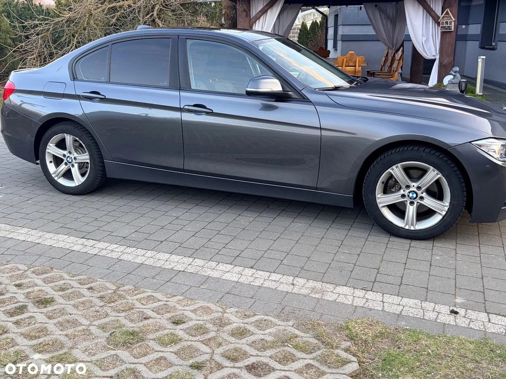 BMW Seria 3 328i xDrive Luxury Line - 8
