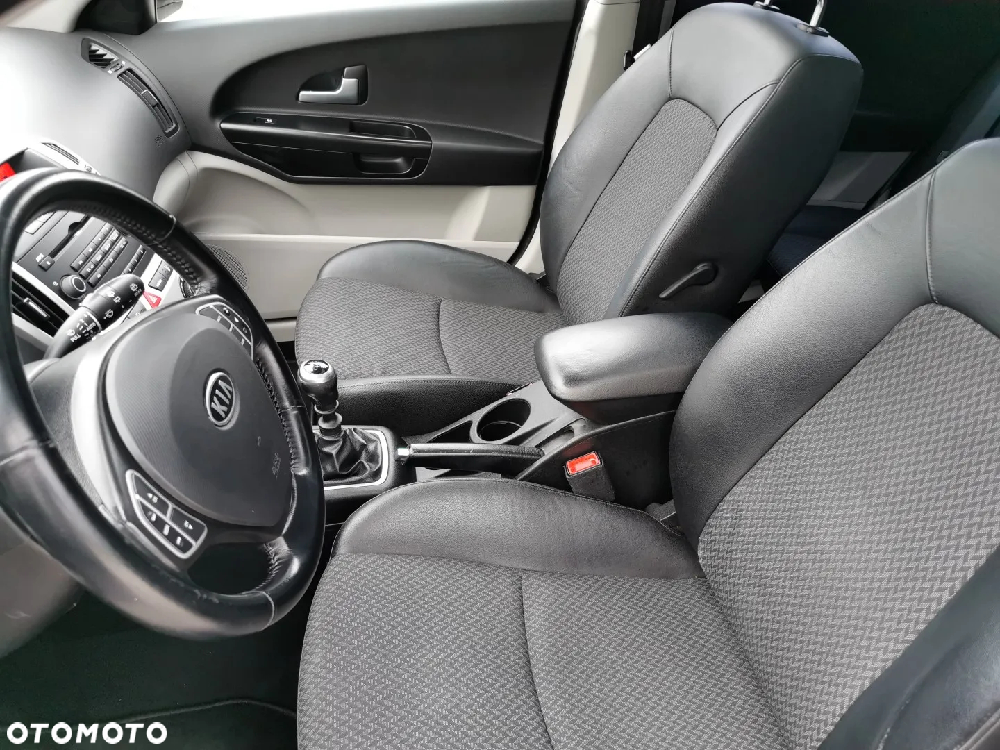 Kia Ceed - 10