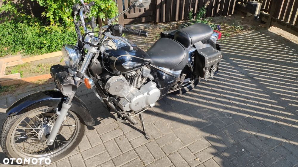 Suzuki Intruder - 10