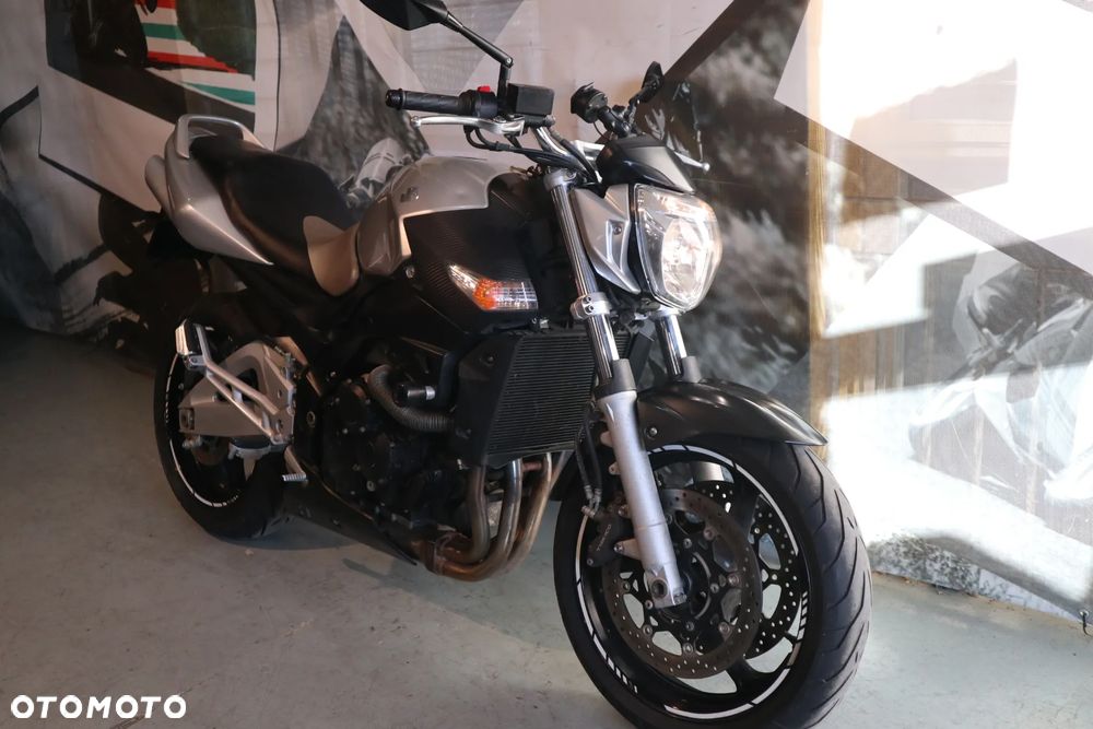 Suzuki GSR - 14