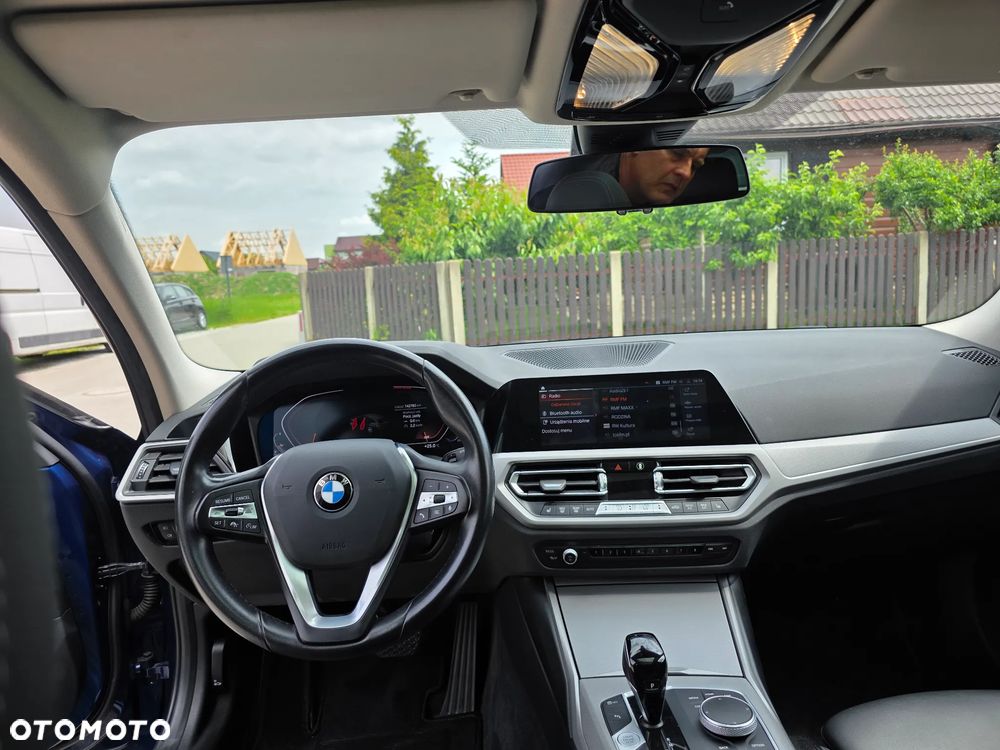 BMW Seria 3 318d mHEV - 14