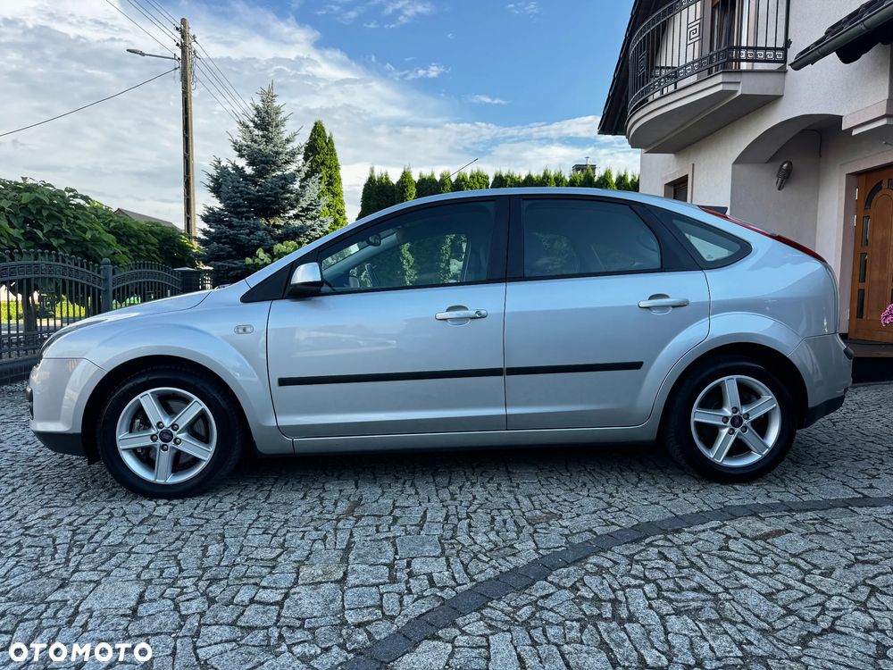 Ford Focus 2.0 16V Sport - 8