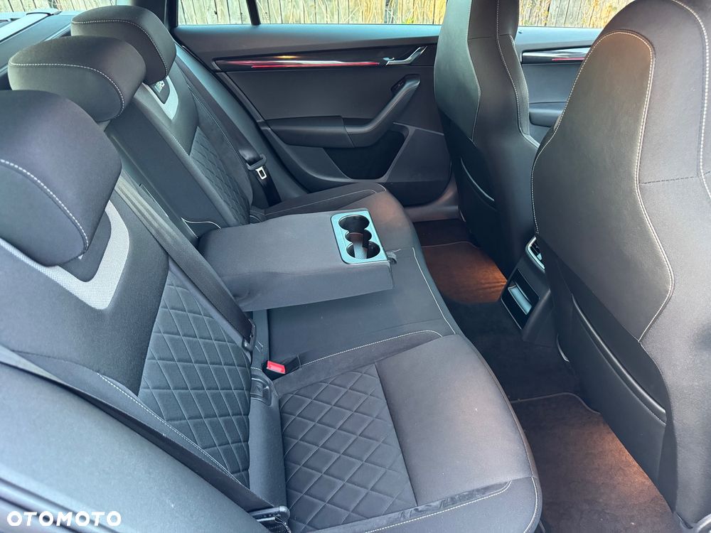 Skoda Octavia 2.0 TDI DSG RS - 16