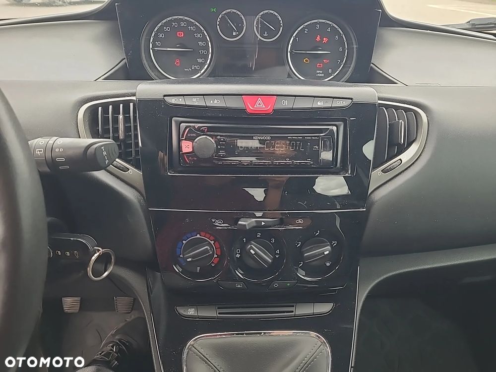 Lancia Ypsilon 1.2 8V Elefantino S&S - 17