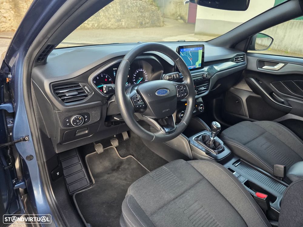 Ford Focus 1.0 EcoBoost Active X - 17