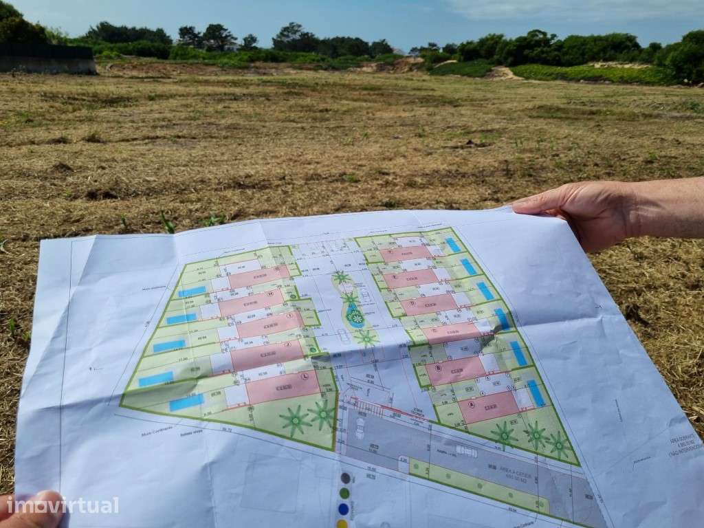 Terreno na Praia de Santa Cruz para condomínio de 11 moradias - Grande imagem: 2/15