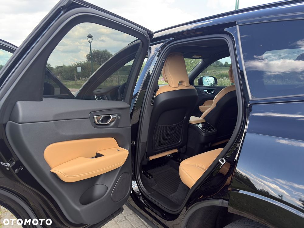 Volvo XC 60 B5 B AWD Ultimate Dark - 28