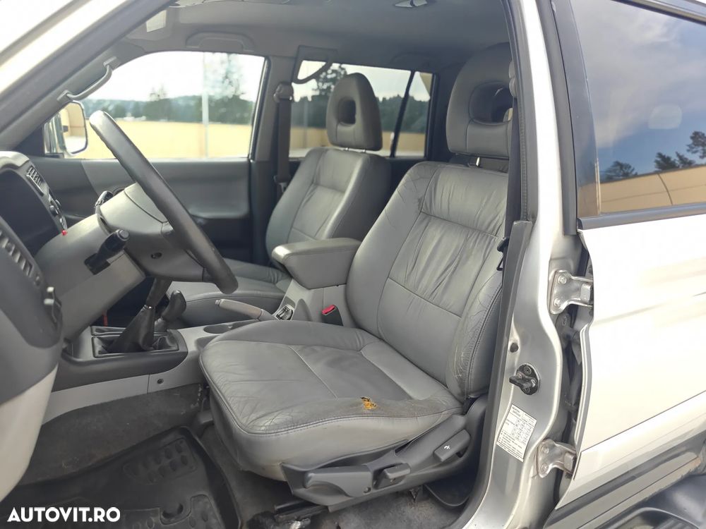 Mitsubishi Pajero Sport 2.5 TD GLS - 16
