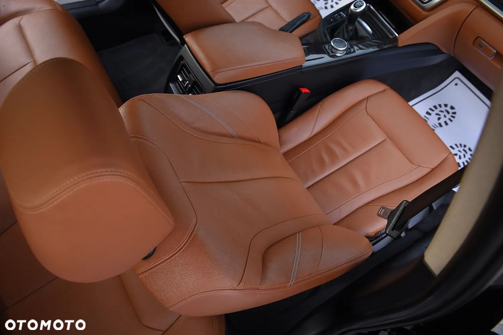 BMW Seria 3 318d Luxury Line - 25