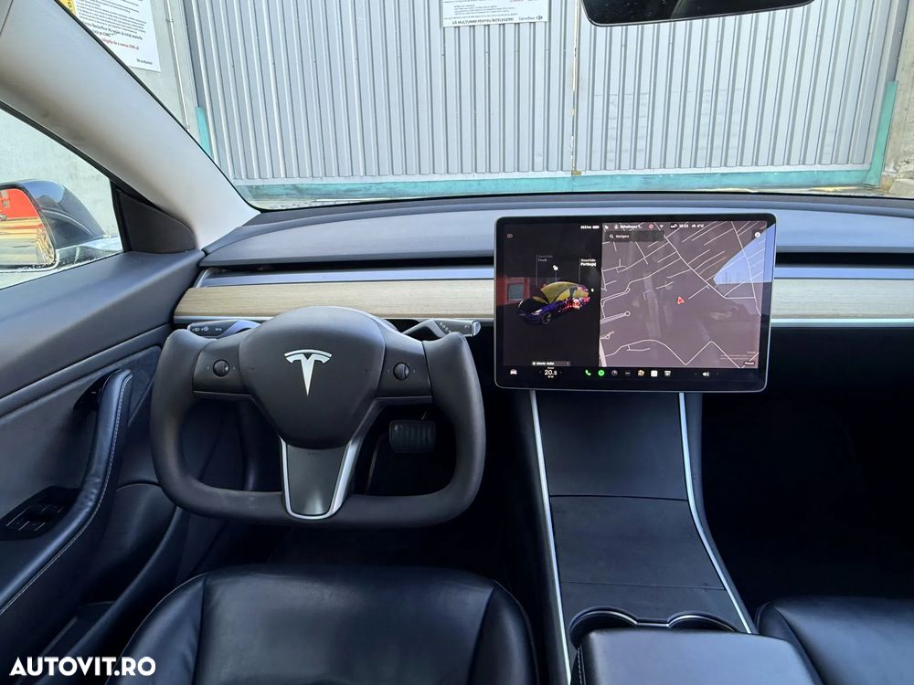 Tesla Model 3 - 5